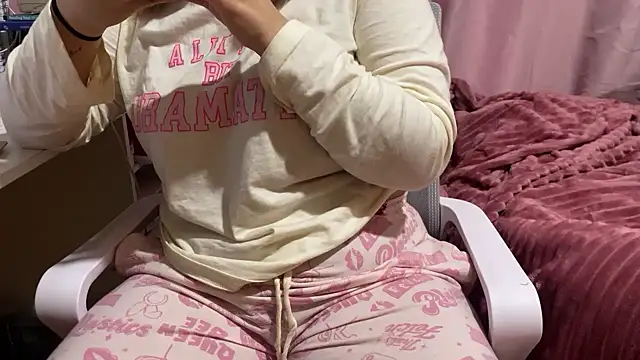 Snapshot of hannahcdmx chatting on 11.08.25 hannahcdmx online show from 11.08.25