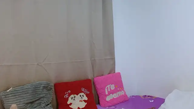 Snapshot of winona_hotsexy chatting on 10.07.25 winona hotsexy online show from 10.07.25