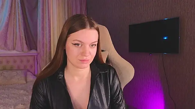 Lovella Lips online show from 01.14.25