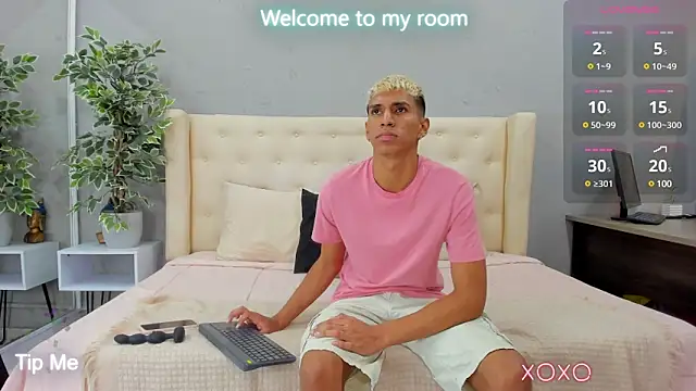 Snapshot of kieran_derek chatting on 02.06.25 kieran derek online show from 02.06.25