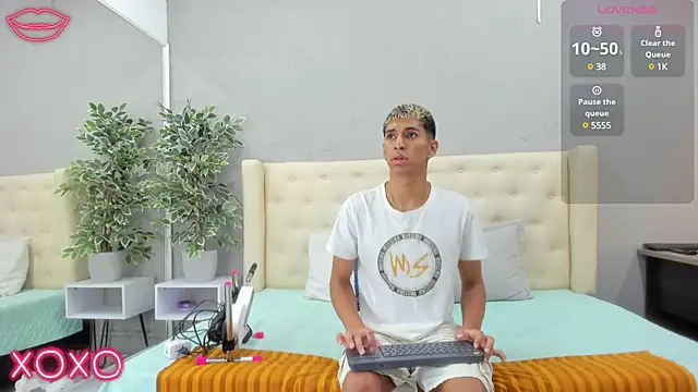 Snapshot of kieran_derek chatting on 03.21.25 kieran derek online show from 03.21.25