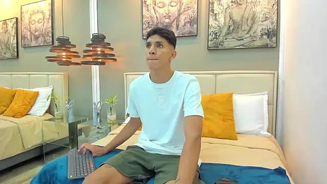 Snapshot of kieran_derek chatting on 11.08.25 kieran derek online show from 11.08.25