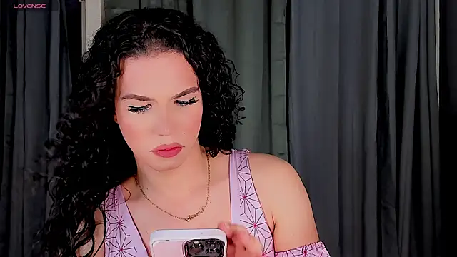 Snapshot of gatitavenecis chatting on 12.18.24 gatitavenecis online show from 12.18.24