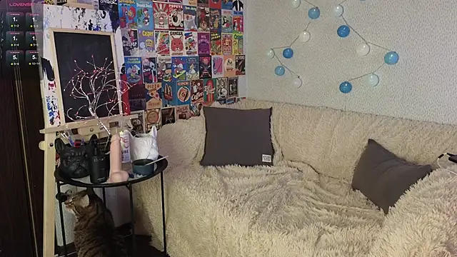 Snapshot of LittleLeen chatting on 01.19.25 LittleLeen online show from 01.19.25