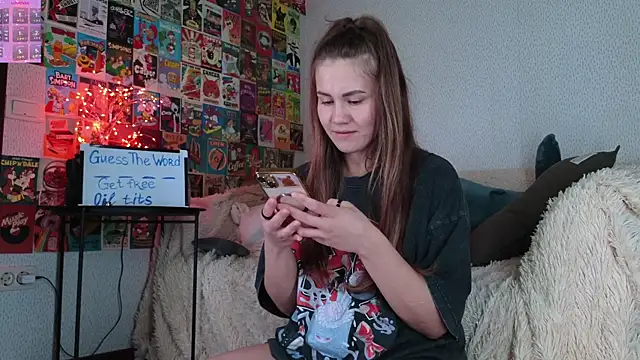 Snapshot of LittleLeen chatting on 09.09.25 LittleLeen online show from 09.09.25