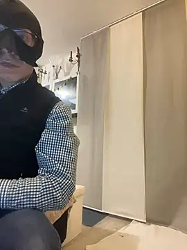 Snapshot of lucboyslam chatting on 12.17.24 lucboyslam online show from 12.17.24