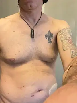 Snapshot of lucboyslam chatting on 12.18.24 lucboyslam online show from 12.18.24