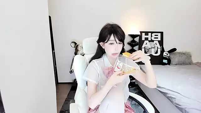 Snapshot of bdbdzs chatting on 02.19.25 bdbdzs online show from 02.19.25