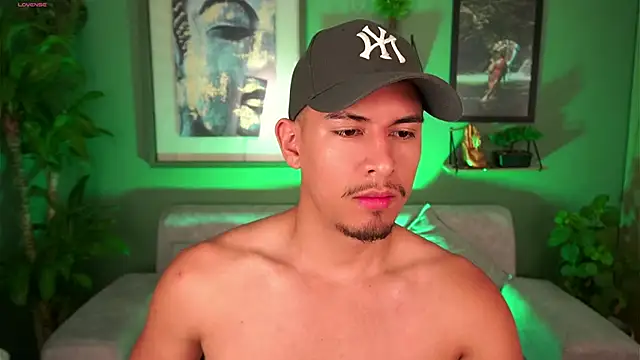 Snapshot of Aaronfox_x chatting on 03.17.25 Aaronfox x online show from 03.17.25