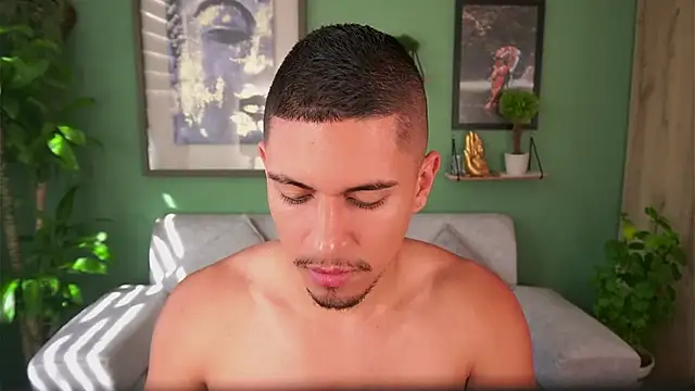 Snapshot of Aaronfox_x chatting on 03.21.25 Aaronfox x online show from 03.21.25