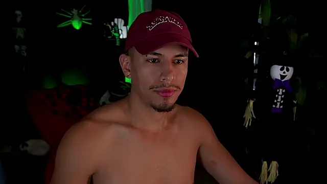 Snapshot of Aaronfox_x chatting on 10.16.25 Aaronfox x online show from 10.16.25