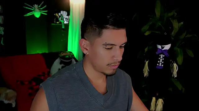 Snapshot of Aaronfox_x chatting on 10.17.25 Aaronfox x online show from 10.17.25