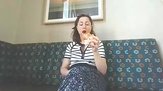 Snapshot of PompasPurpleriver chatting on 02.09.25 PompasPurpleriver online show from 02.09.25