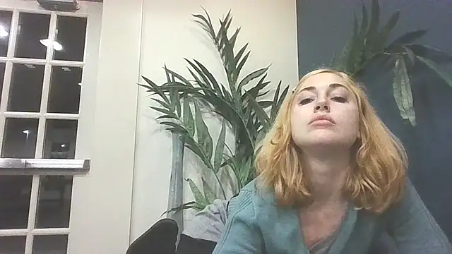 Snapshot of PompasPurpleriver chatting on 02.27.25 PompasPurpleriver online show from 02.27.25