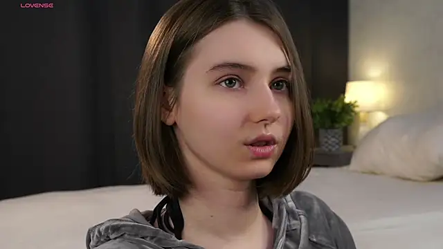 MeghanElson online show from 04.12.26