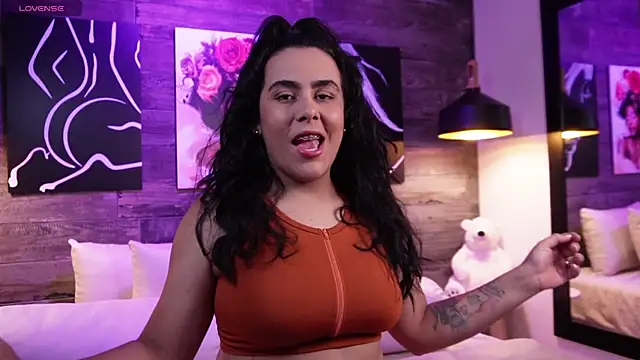 Snapshot of DanyAndAlexa chatting on 12.31.24 DanyAndAlexa online show from 12.31.24