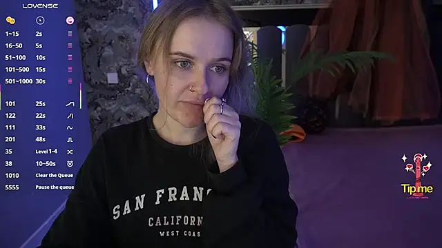 MaribelRiverr  online show from 10.31.25