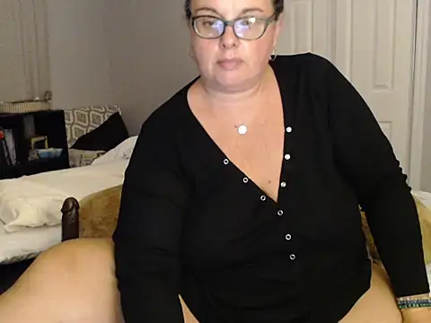 LauLauPAWG online show from 09.15.25