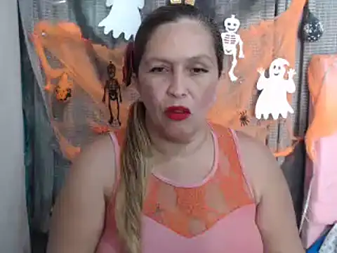 Snapshot of mom_son_dirty chatting on 10.26.25 mom son dirty online show from 10.26.25