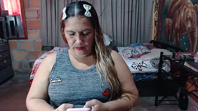Snapshot of mom_son_dirty chatting on 03.19.26 mom son dirty online show from 03.19.26