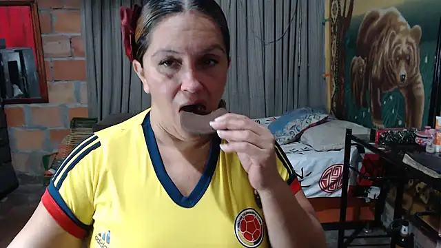 Snapshot of mom_son_dirty chatting on 03.26.26 mom son dirty online show from 03.26.26