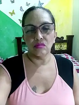 Snapshot of mom_son_dirty chatting on 04.14.26 mom son dirty online show from 04.14.26