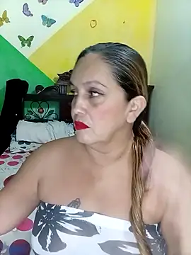 Snapshot of mom_son_dirty chatting on 04.19.26 mom son dirty online show from 04.19.26