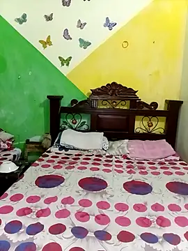 Snapshot of mom_son_dirty chatting on 04.23.26 mom son dirty online show from 04.23.26