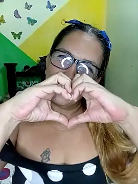 Snapshot of mom_son_dirty chatting on 04.25.26 mom son dirty online show from 04.25.26