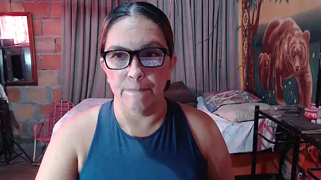 Snapshot of mom_son_dirty chatting on 05.03.26 mom son dirty online show from 05.03.26