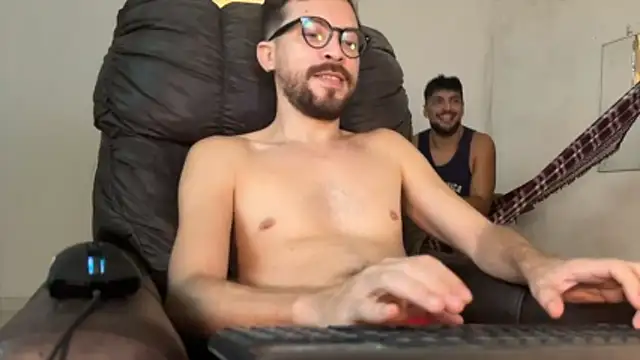 Snapshot of LUH133 chatting on 03.18.26 LUH133 online show from 03.18.26