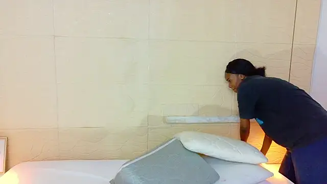 Chocolatte bar online show from 12.03.25