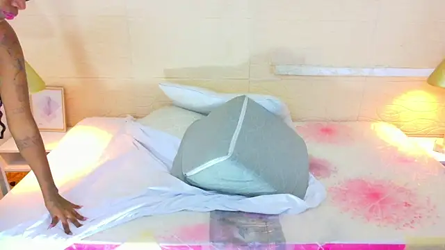 Chocolatte bar online show from 02.10.26