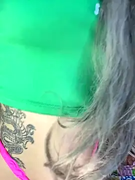 Snapshot of lunaapppp chatting on 12.14.25 lunaapppp online show from 12.14.25