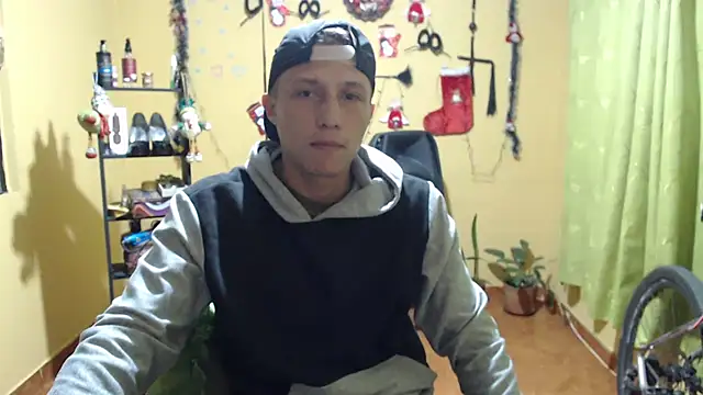 Snapshot of smith_lechosoxxx chatting on 12.04.25 smith lechosoxxx online show from 12.04.25