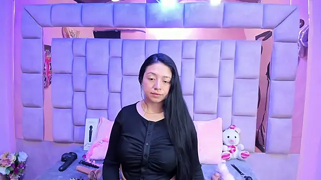 Snapshot of slut_anal_ chatting on 10.04.25 slut anal online show from 10.04.25