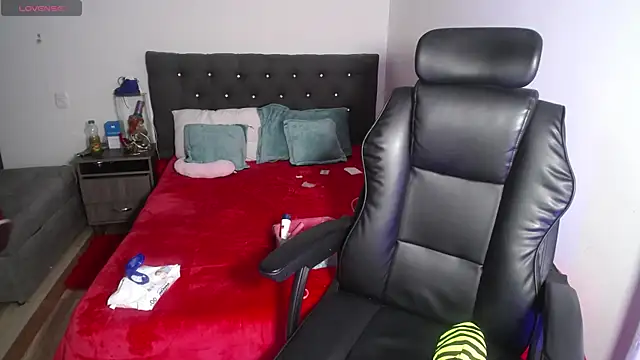 girl naugthy online show from 10.19.25