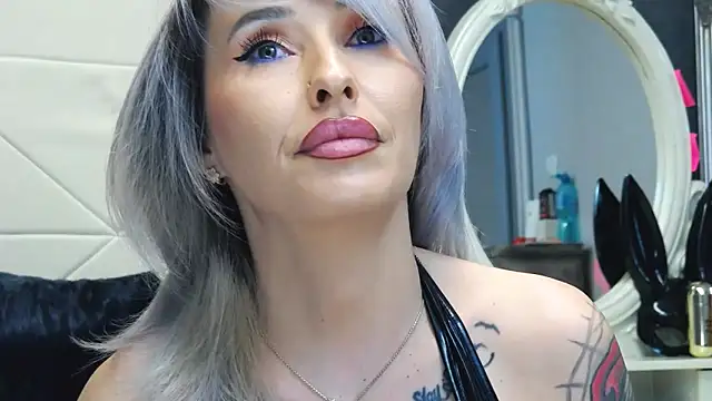 IssaSmith online show from 02.22.25