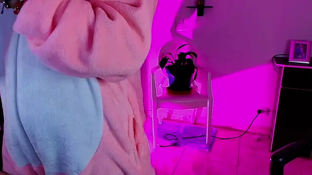 Snapshot of TinnaDawsom chatting on 01.24.25 TinnaDawsom online show from 01.24.25