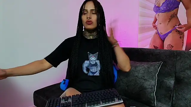 Snapshot of TinnaDawsom chatting on 02.11.25 TinnaDawsom online show from 02.11.25