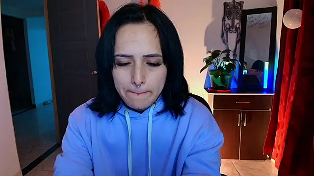 Snapshot of TinnaDawsom chatting on 10.17.25 TinnaDawsom online show from 10.17.25