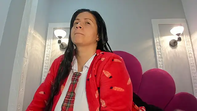 Snapshot of Ambber_moon chatting on 10.04.25 Ambber moon online show from 10.04.25