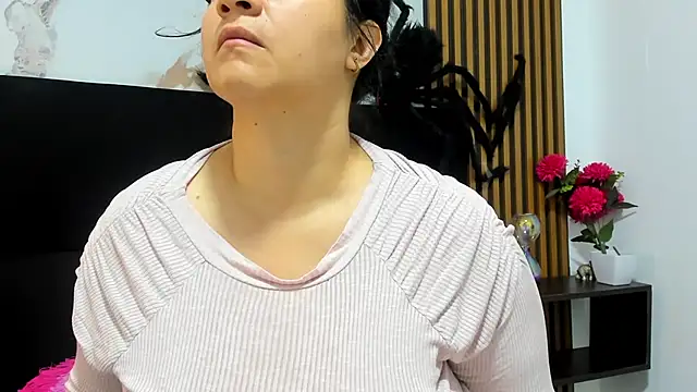 Snapshot of Ambber_moon chatting on 10.23.25 Ambber moon online show from 10.23.25