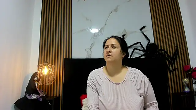 Snapshot of Ambber_moon chatting on 10.25.25 Ambber moon online show from 10.25.25