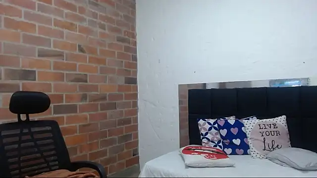 Snapshot of samantha__karolstone chatting on 02.25.26 samantha karolstone online show from 02.25.26