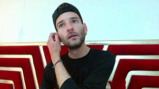 Snapshot of Christopher_saint chatting on 04.14.26 Christopher saint online show from 04.14.26