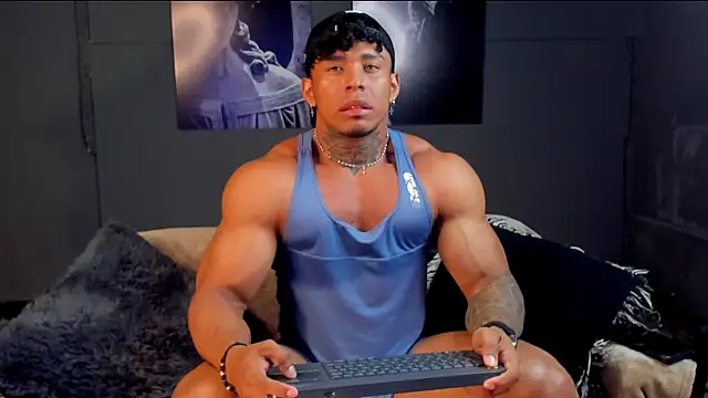 Snapshot of bradley_smith chatting on 12.22.25 bradley smith online show from 12.22.25