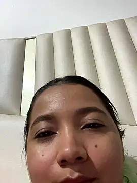 Snapshot of queen_angelique chatting on 01.17.26 queen angelique online show from 01.17.26