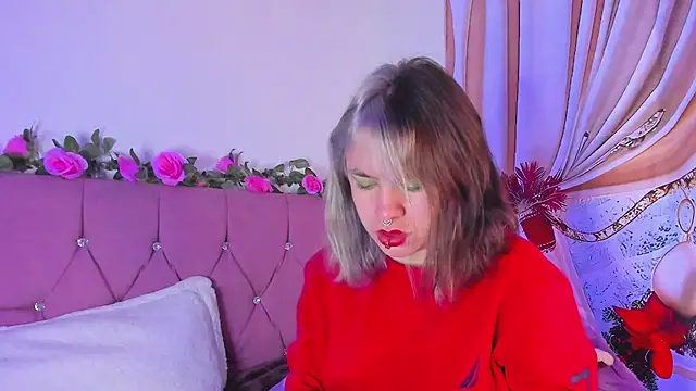 Snapshot of GilaKat chatting on 12.05.24 GilaKat online show from 12.05.24