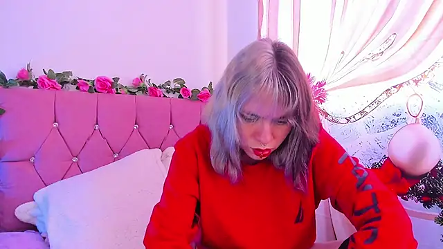 Snapshot of GilaKat chatting on 12.05.24 GilaKat online show from 12.05.24